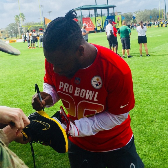 Autographed LeVeon Bell shoe - Picture 3 of 3